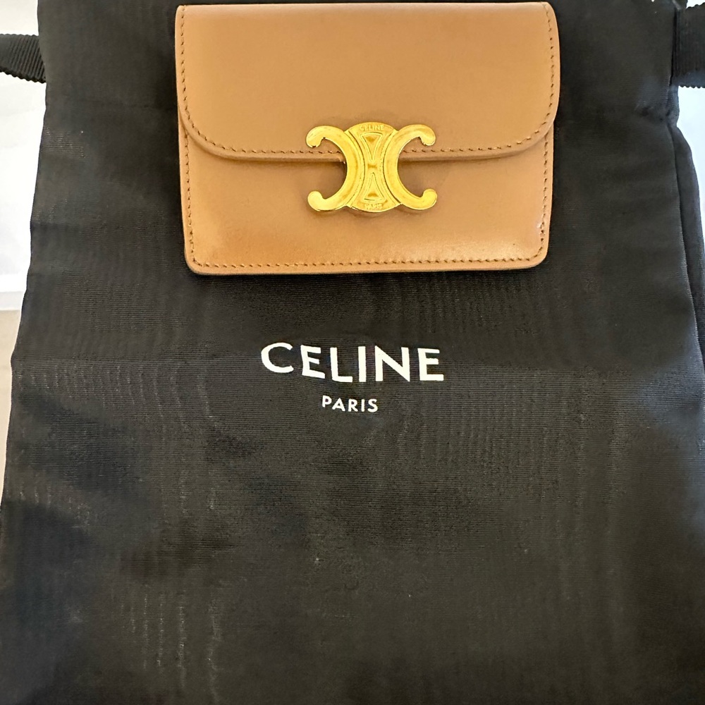 CELINE CARD HOLDER WITH FLAP TRIOMPHE IN SHINY CALFSKIN